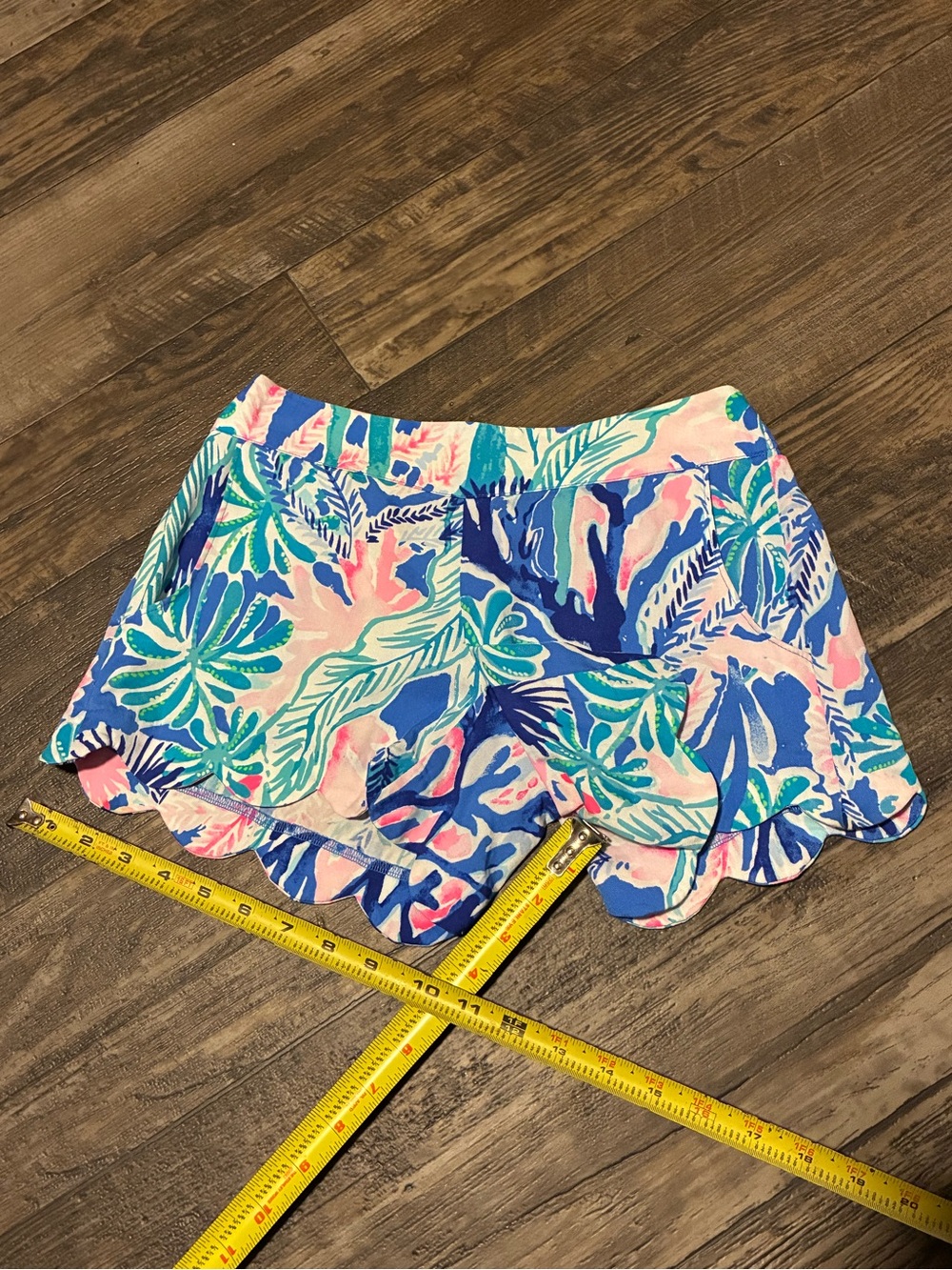 Lilly Pulitzer XS Blue Pink 4" Dahlia Designer  scalloped Beach Shorts Sri Lanka